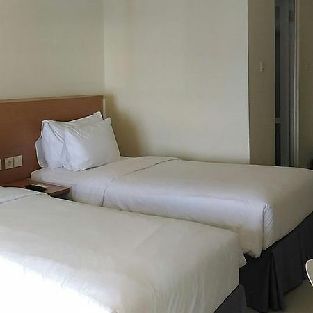 Big Fish Hotel Manado Extérieur photo
