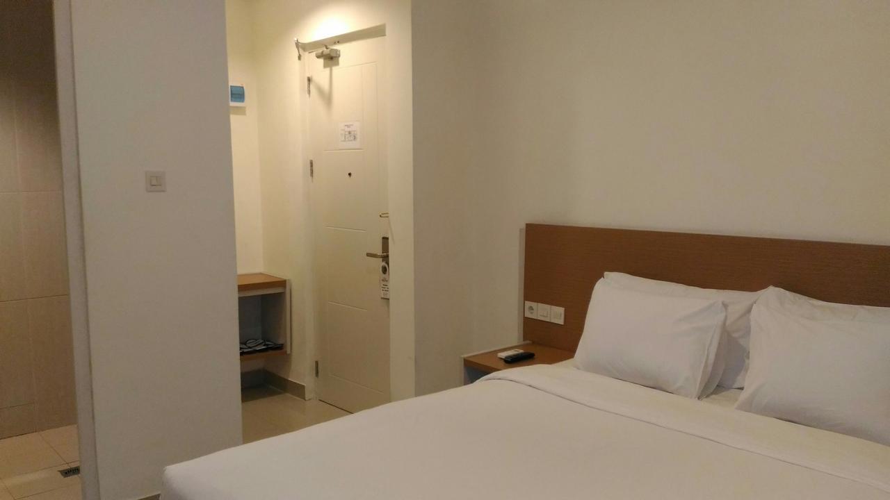 Big Fish Hotel Manado Extérieur photo