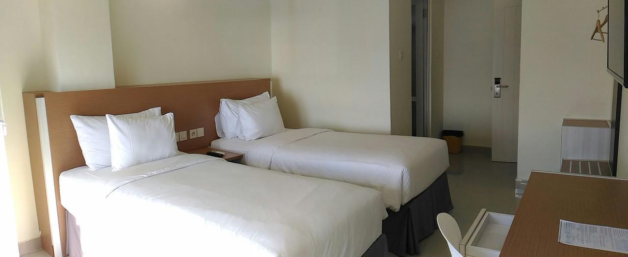 Big Fish Hotel Manado Extérieur photo