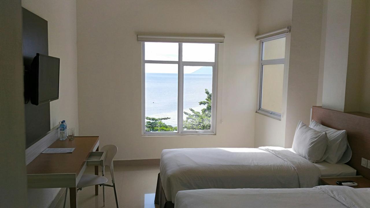 Big Fish Hotel Manado Extérieur photo