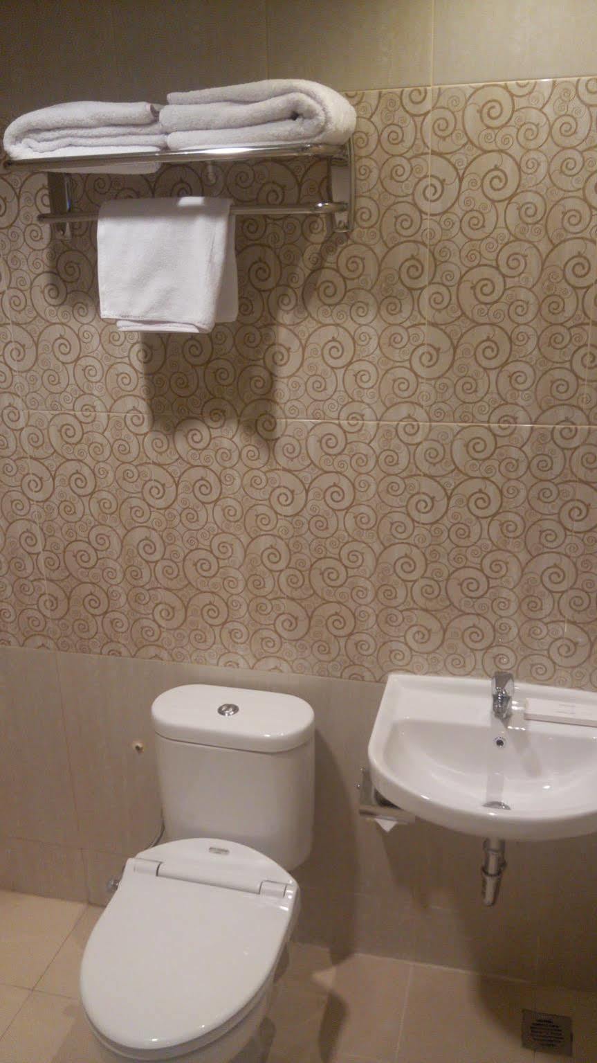 Big Fish Hotel Manado Extérieur photo